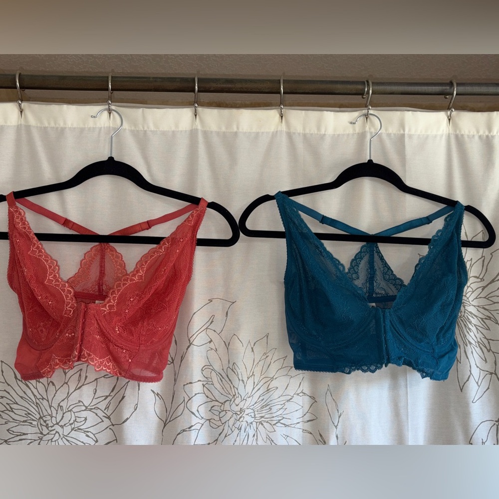 Gossard Lace Plunge Bra in Coral and Teal